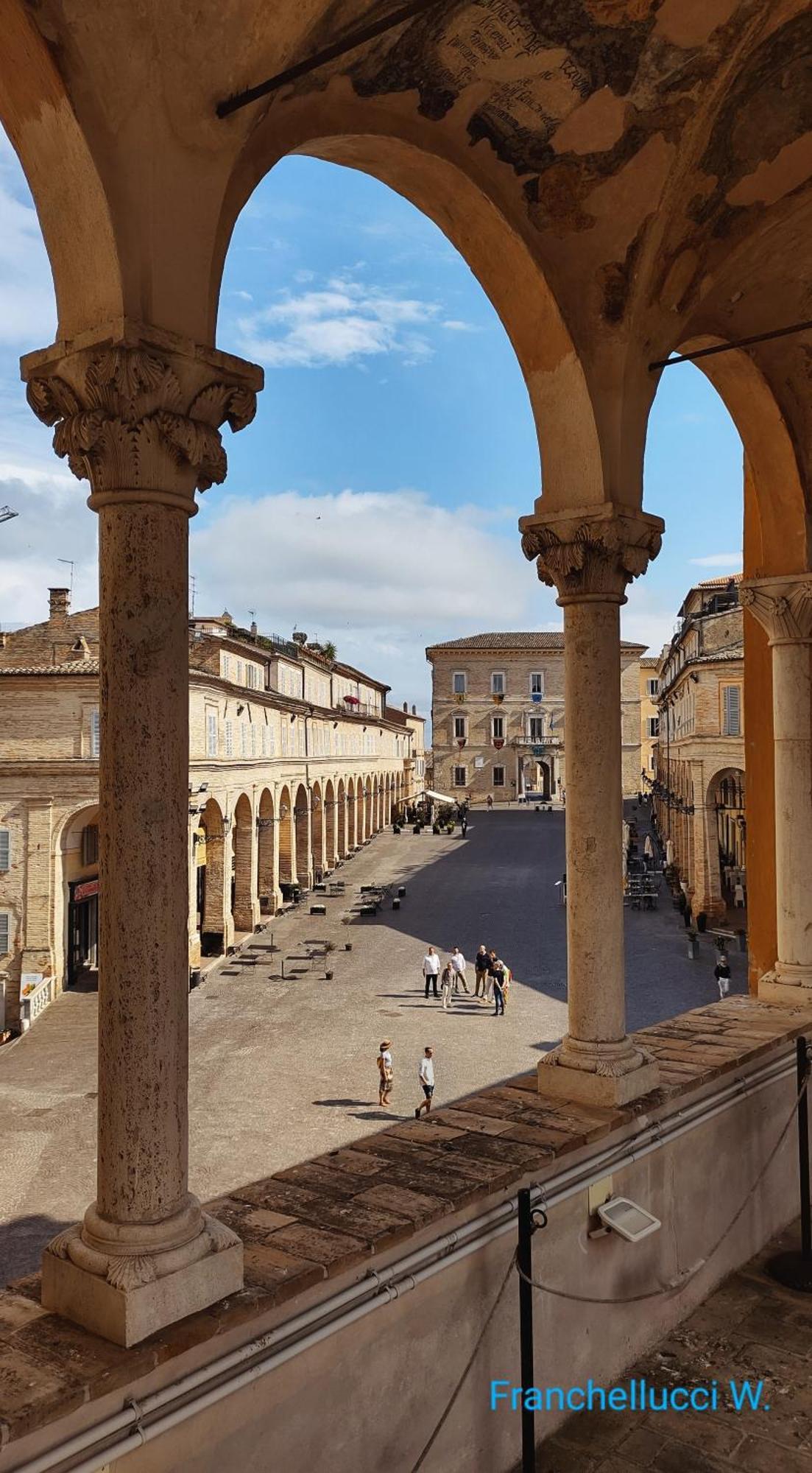 Casa Vacanze Nel Centro Storico Di Fermo Happy Song المظهر الخارجي الصورة