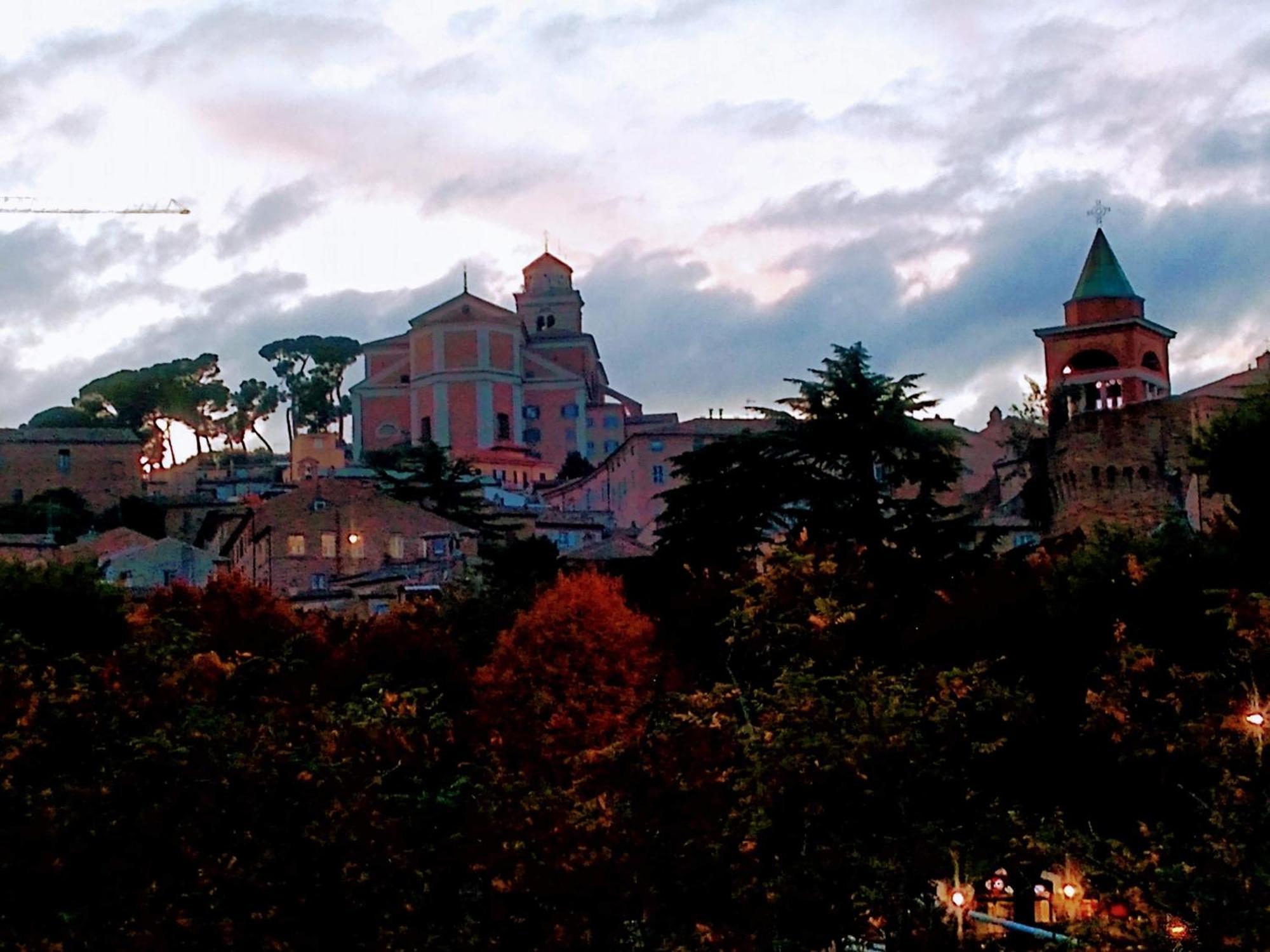 Casa Vacanze Nel Centro Storico Di Fermo Happy Song المظهر الخارجي الصورة